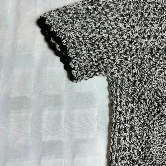 🔥6/$20. Rare unique Crochet/knitmedium grey black white - Picture 2 of 7